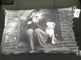Almofada Charlie Chaplin.